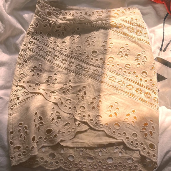 Size 0 H&M Eyelet Cream Skirt - Picture 3 of 4